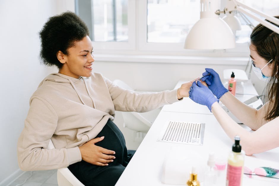 Pregnant woman meeting with care coordinator at maternity-and-recovery treatment program